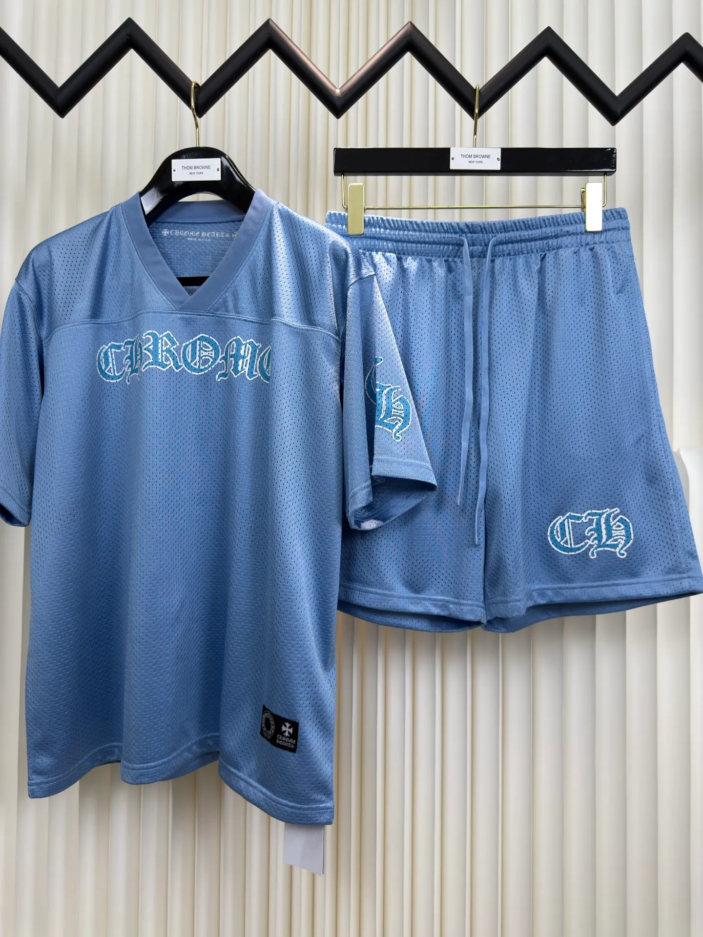 P270 Chrome Hearts glitter ice hockey jersey Authentic version - physical counter - top luxury quality 🆚 Instant sale of all versions on the market YB version Custom dyeing color The highest version on the market The fabric is made of high-density 100D bird's eye cloth Double-sided mesh positioning is very time-consuming The cost of labor loss is very high Non-market single-layer thin see-through junk goods Same style for men and women OS version Size S M L